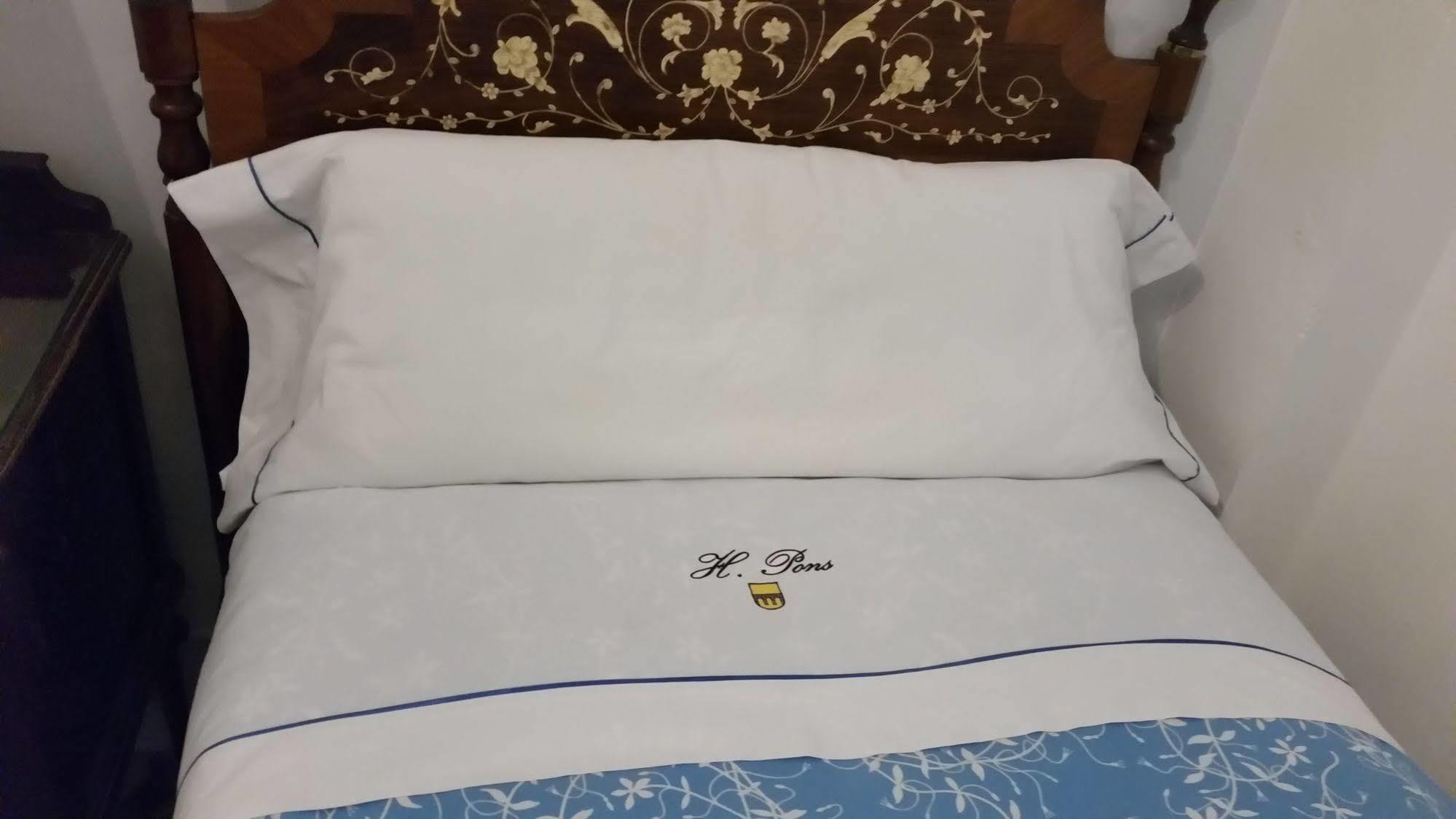 Hostal Pons PMI Exteriör bild
